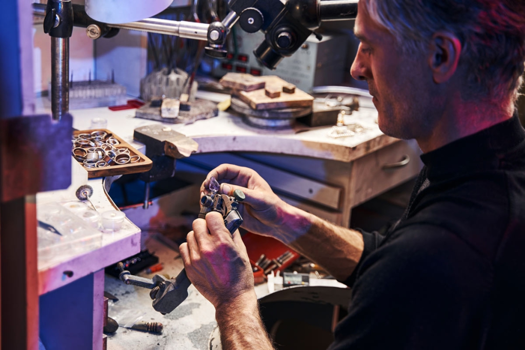 Goldschmied:in (m/w/d) gesucht – für eine der kreativsten Goldschmieden im Rhein-Main-Gebiet